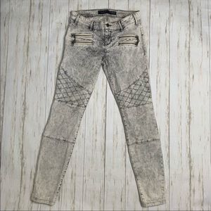 Guess Jeans 1981 Brit Pop Wash White Zip Pockets